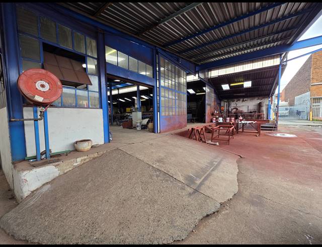 1,673M² WAREHOUSE FOR SALE IN BOOYSENS